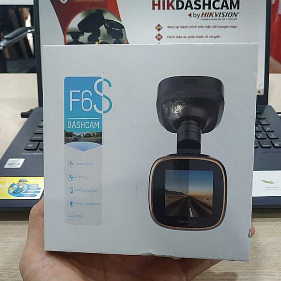 Camera hành trình Hikvision F6S tích hợp màn hình cảm ứng